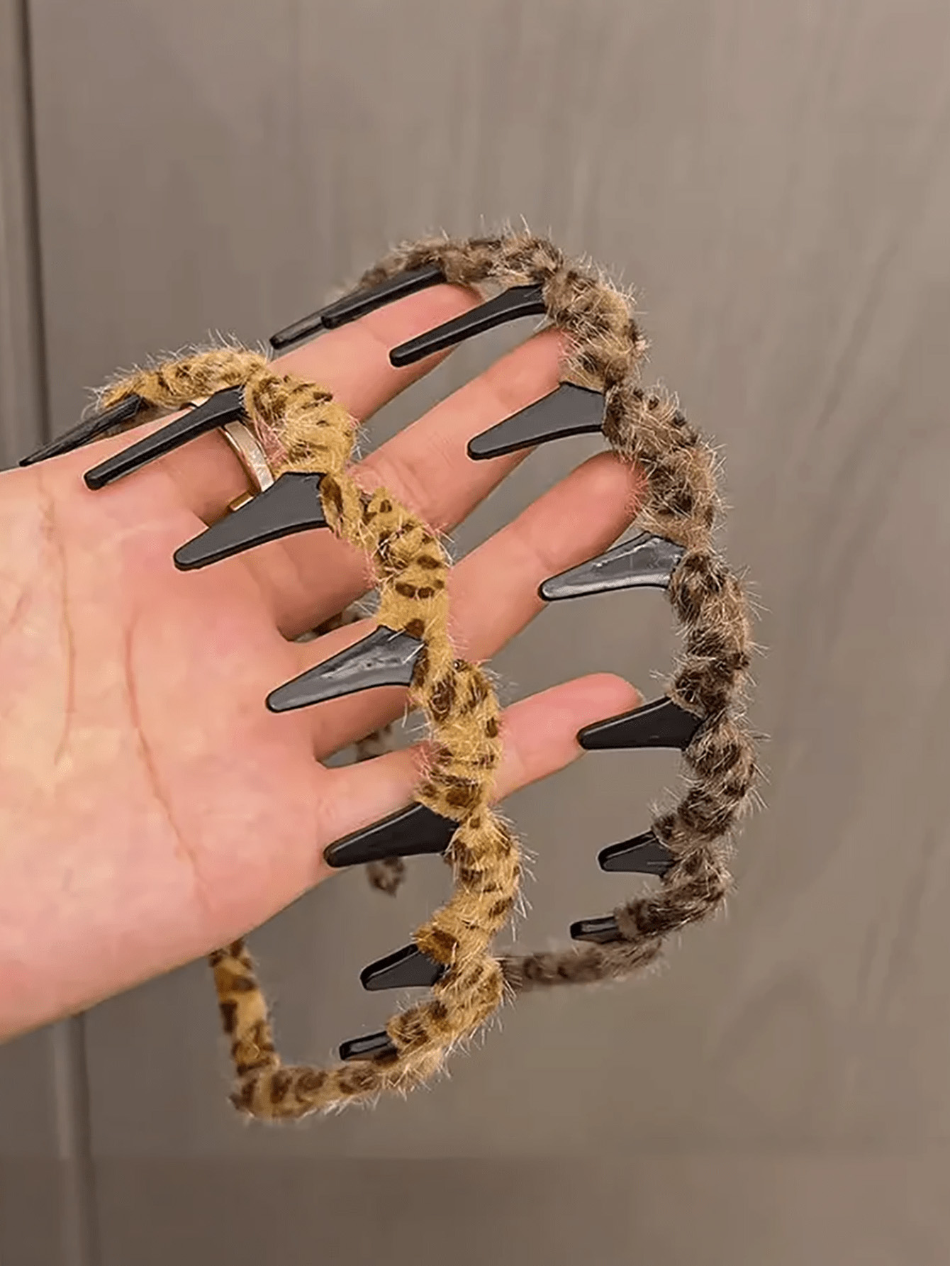 Women Accessories Shop Design - Волнистая повязка на голову с леопардовым