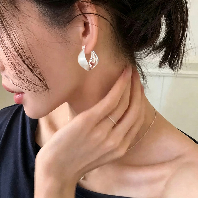 Серебристые серьги-кольца с из – обзор и цена Women Accessories Drawing